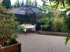 Outdoor dining - Noreda's Studio (Gujan-Mestras)