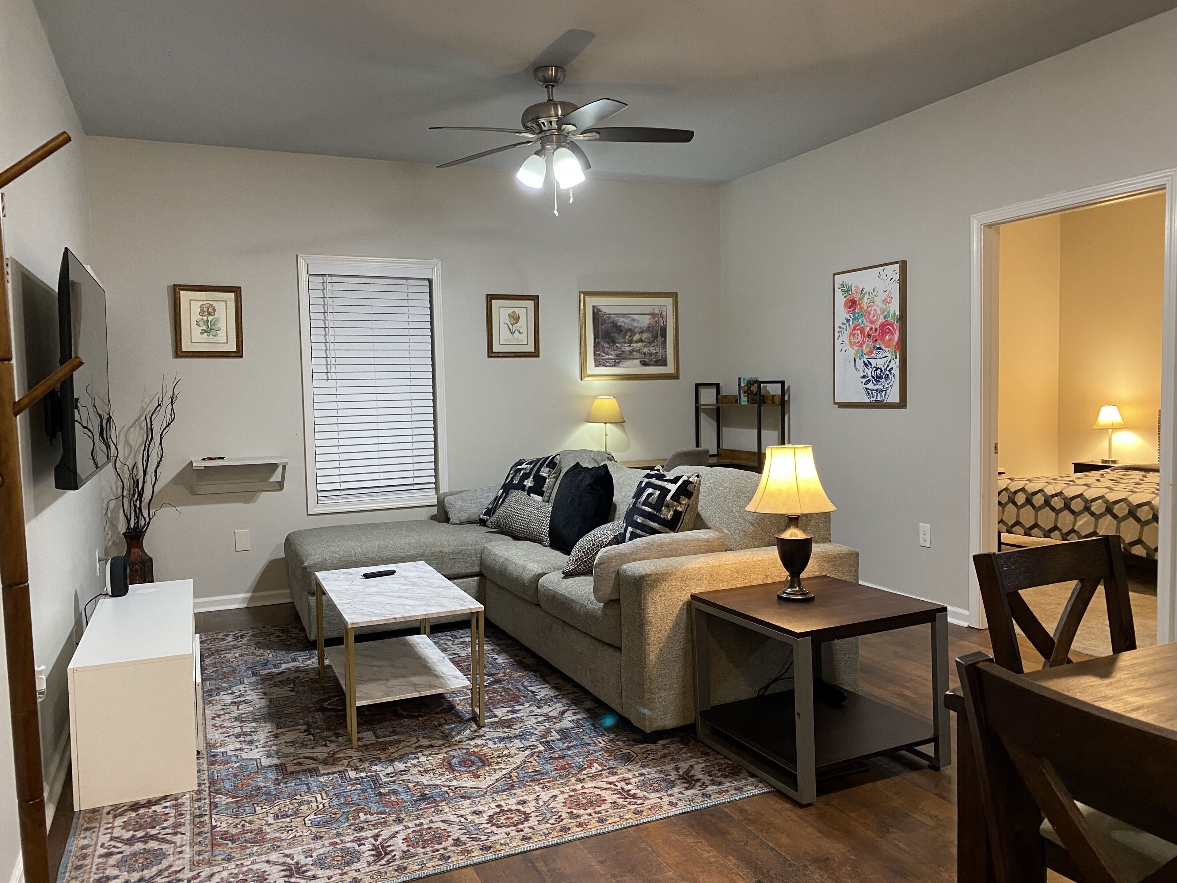 Cozy quiet retreat house 2 bedrooms, 1 bath 