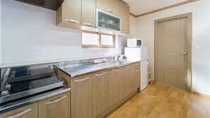 Phòng cơ bản, 1 phòng ngủ (Romantic Room 201) | 1 phòng ngủ, truy cập Internet không dây miễn phí