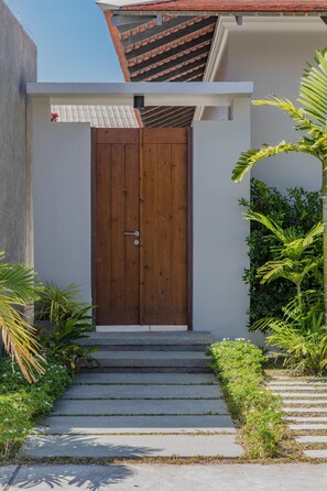 Front of property - Blu Boat Luxury Pool Villas (Choeng Thale)