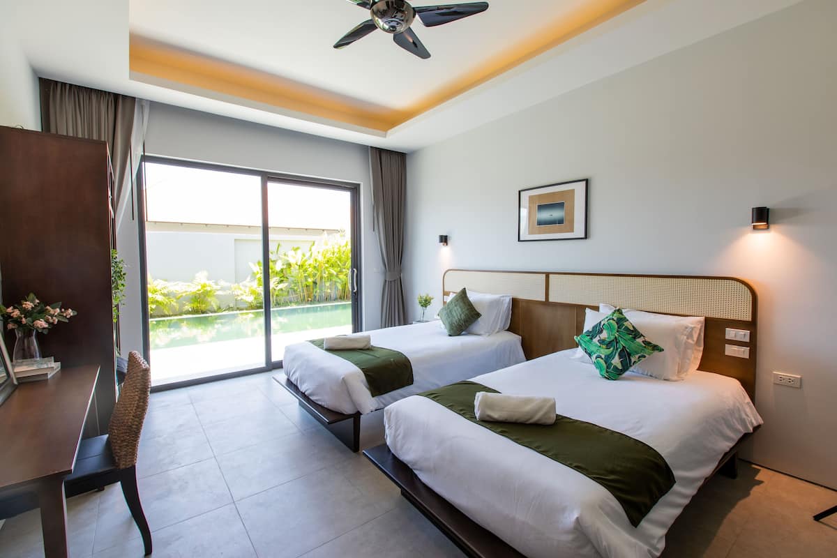 3 bedrooms, premium bedding, down duvets, memory-foam beds