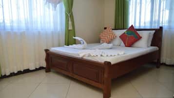 Apartment, 2 Bedrooms | 2 bedrooms, bed sheets