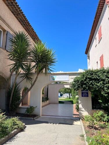 3-room apartment near the sea - luxury residence