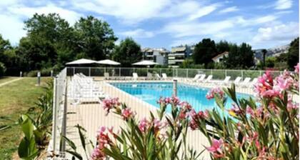 3-room apartment near the sea - luxury residence