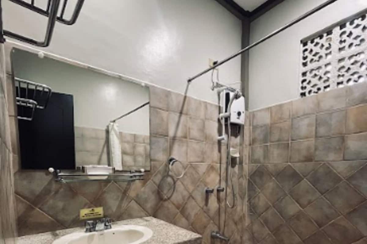 Royal Cabin | Bilik Mandi | Pancuran mandi, kelengkapan dandanan diri percuma