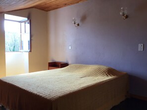 2 bedrooms, travel cot - Gîte in an Ardéchois farmhouse in the heart of nature (Fabras)
