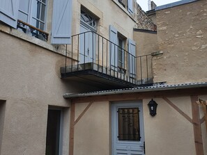 Exterior detail - Luxury Restored Home Near Loire River with 5 En-Suite Bedrooms (Beaulieu-sur-Loire)