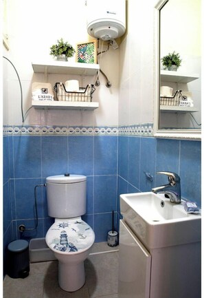 Dusche, Haartrockner, Bidet, Handtücher