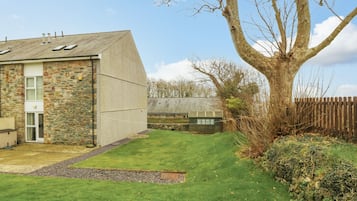 Cottage | Property grounds