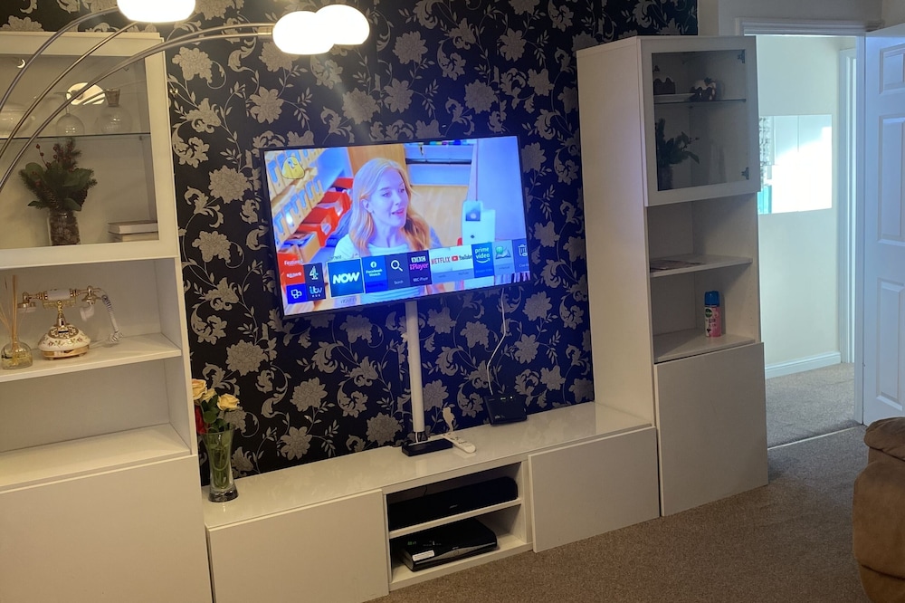 Lovely 2 Bed Flat-apt in East London- Nice Estate