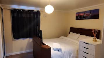 Apartment | 2 bedrooms, iron/ironing board, free WiFi, bed sheets