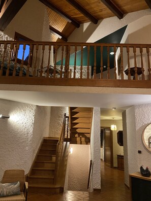 المنشأة من الداخل