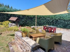 تناول الطعام بالخارج