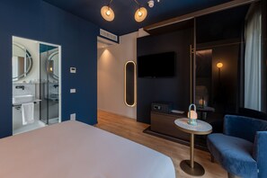 Deluxe Room | Premium bedding, down comforters, in-room safe, blackout drapes