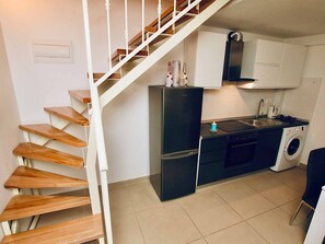 Apartment (Two Bedroom Apartment) | Private kitchen