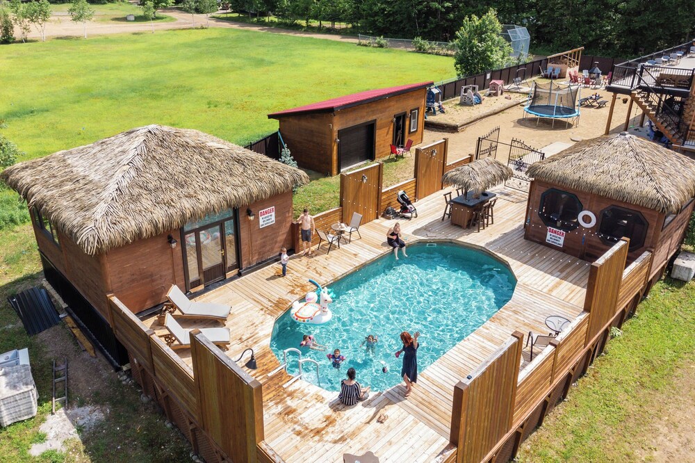 LOGGHAUS► Log cabin, 25 people, swimming pool, fireplace, spa, games room, and ++