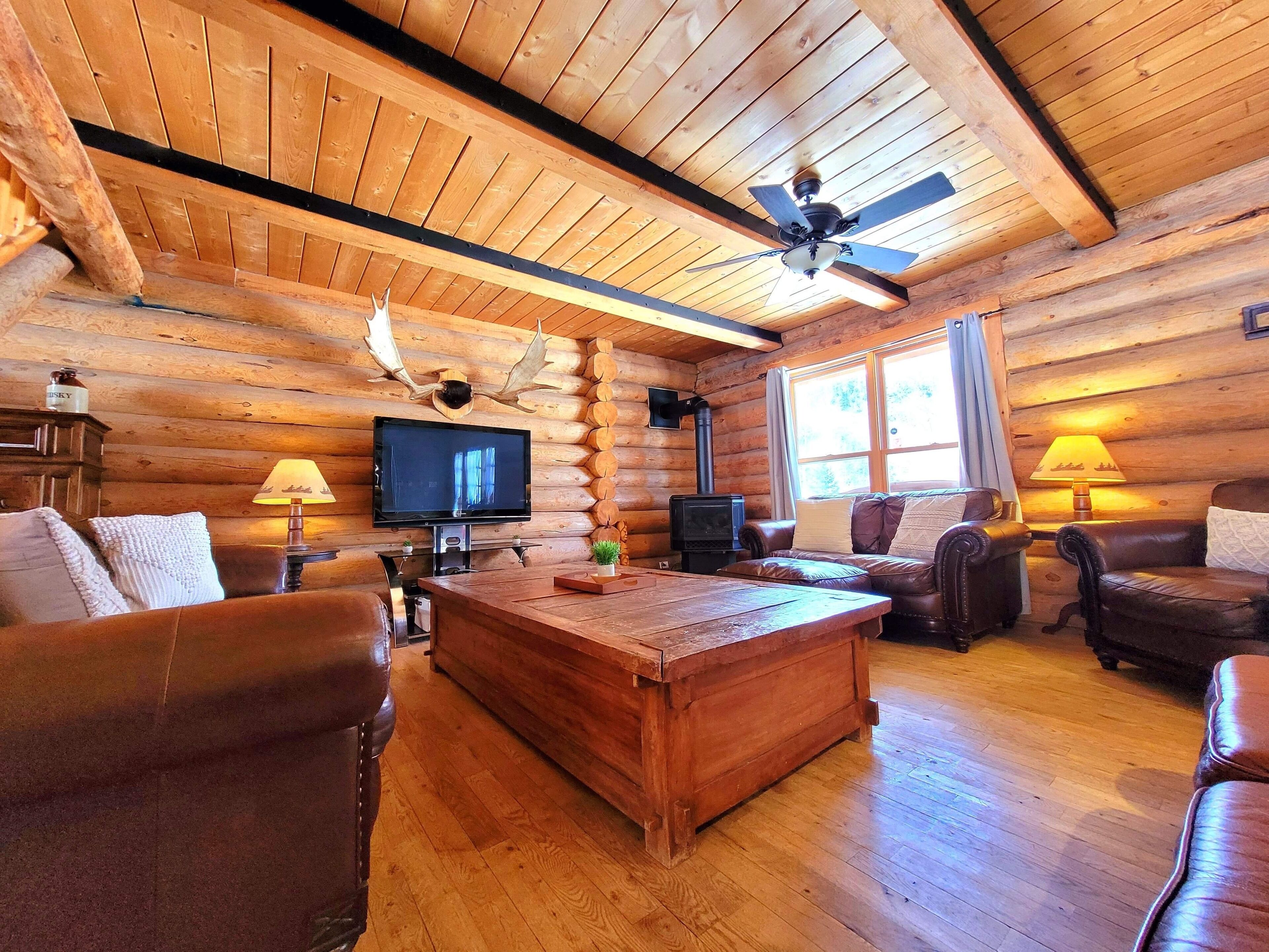 LOGGHAUS► Log cabin, 25 people, swimming pool, fireplace, spa, games room, and ++