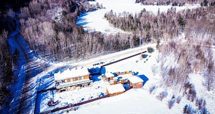 Private log cabin resort, 30 people, pool, spa, games room, and ++.