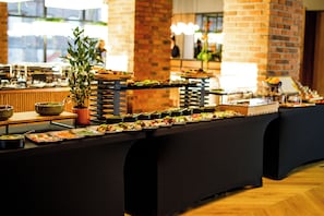 Daily buffet breakfast for a fee - Hotel The Loom (Lodz)