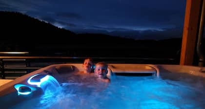 Alb Chalet: Detached vacation home with whirlpool, infrared cabin and wood-burning stove