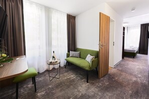 尊榮客房 | 起居區 | 電視