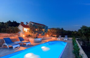 Villa, Meerdere bedden | Zwembad | Een buitenzwembad