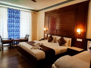 Superior Room | Egyptian cotton sheets, premium bedding, iron/ironing board, free WiFi - The Hunder Eco Villa (Leh)