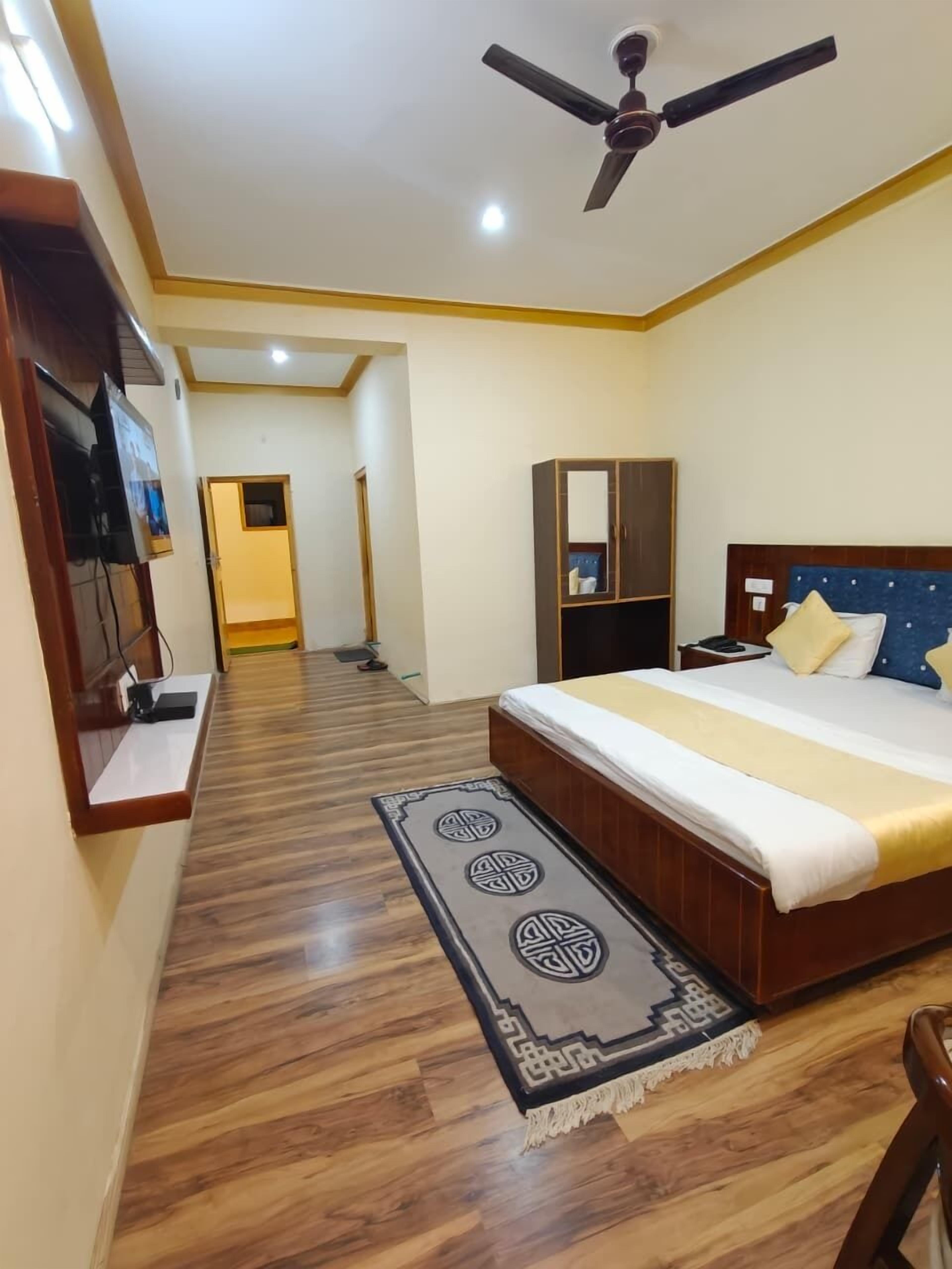Deluxe Double Room | Egyptian cotton sheets, premium bedding, iron/ironing board, free WiFi