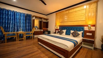 Standard Room | Egyptian cotton sheets, premium bedding, desk, iron/ironing board