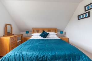 3 bedrooms, iron/ironing board, Internet, bed sheets