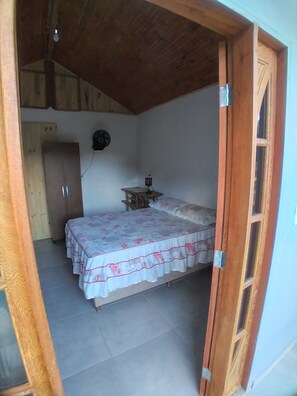 1 bedroom, iron/ironing board, WiFi, bed sheets - Rustic retreat (Lima Duarte)