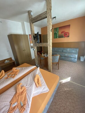 Basic Triple Room | Free WiFi - Thüringer Hof (Ziegenrueck)