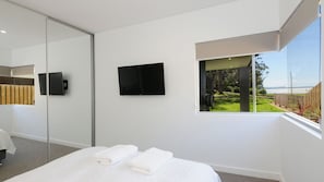 4 bedrooms, iron/ironing board, travel cot, free WiFi