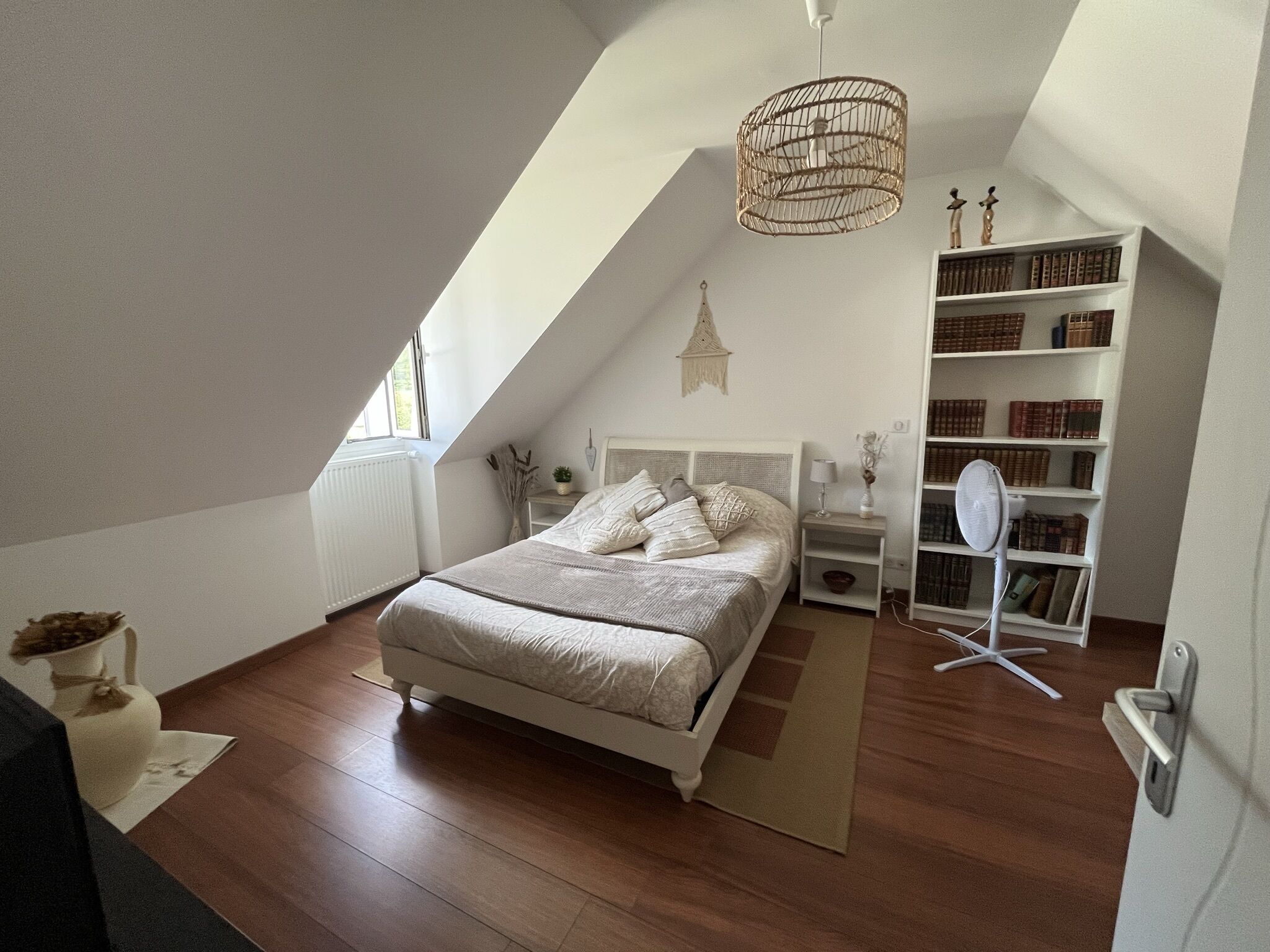 2 bedrooms, desk, iron/ironing board, travel crib