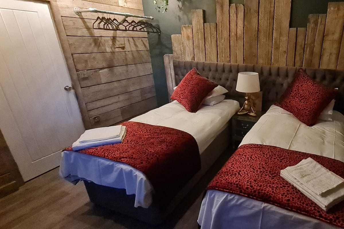 Twin kamer, en-suite badkamer (Francis Edgerton) | 1 slaapkamer, geluiddichte muren