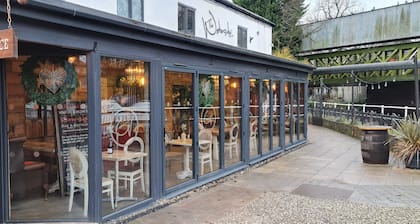 The Waterside Bar Rooms & Restaurant