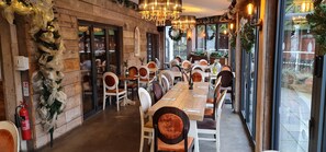 Restaurant - The Waterside Bar Rooms & Restaurant (Manchester)