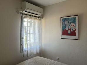 Interior - Port Camargue, 1BR AC, terrace, parking, pets allowed (Port Camargue)