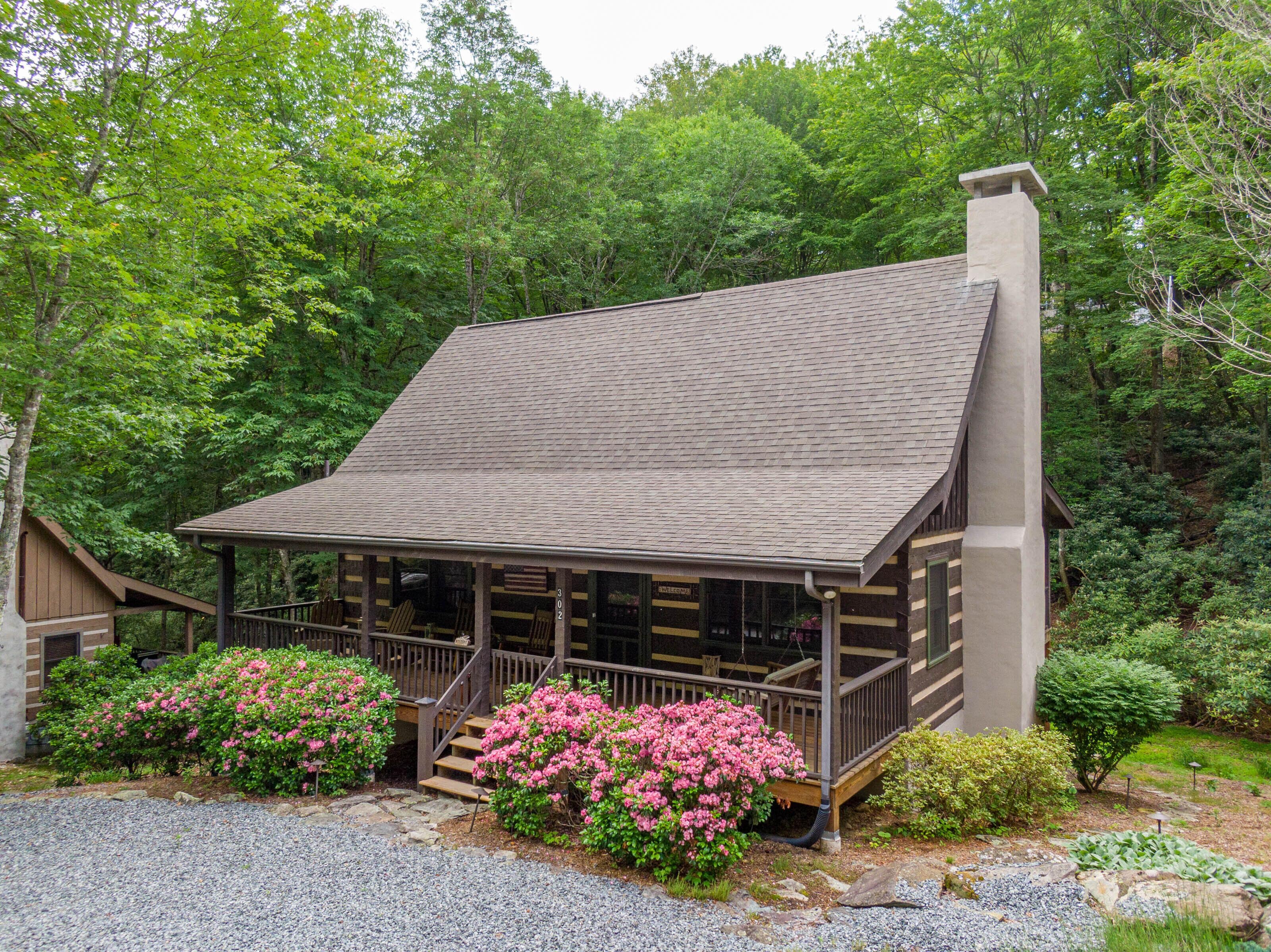 Hawksnest Cabin - Seven Devils home with hot tub, views, pet friendly