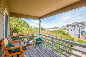 Property grounds - 1040 - SeaQuinns, a spacious 5-bedroom home in Corolla, NC, just steps from the beach. (Corolla)