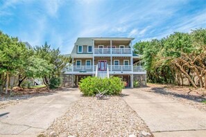 Exterior - 1040 - SeaQuinns, a spacious 5-bedroom home in Corolla, NC, just steps from the beach. (Corolla)