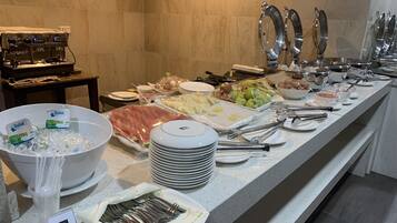 Desayuno estilo bufé