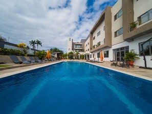 2 outdoor pools, open 7:00 AM to 6:00 PM, pool umbrellas, pool loungers - The Palms by Eagles (Sekondi-Takoradi)