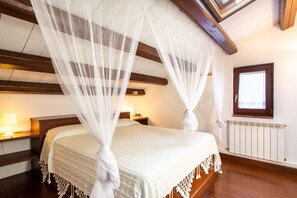 2 chambres, fer et planche à repasser, accès au Wi-Fi (inclus)