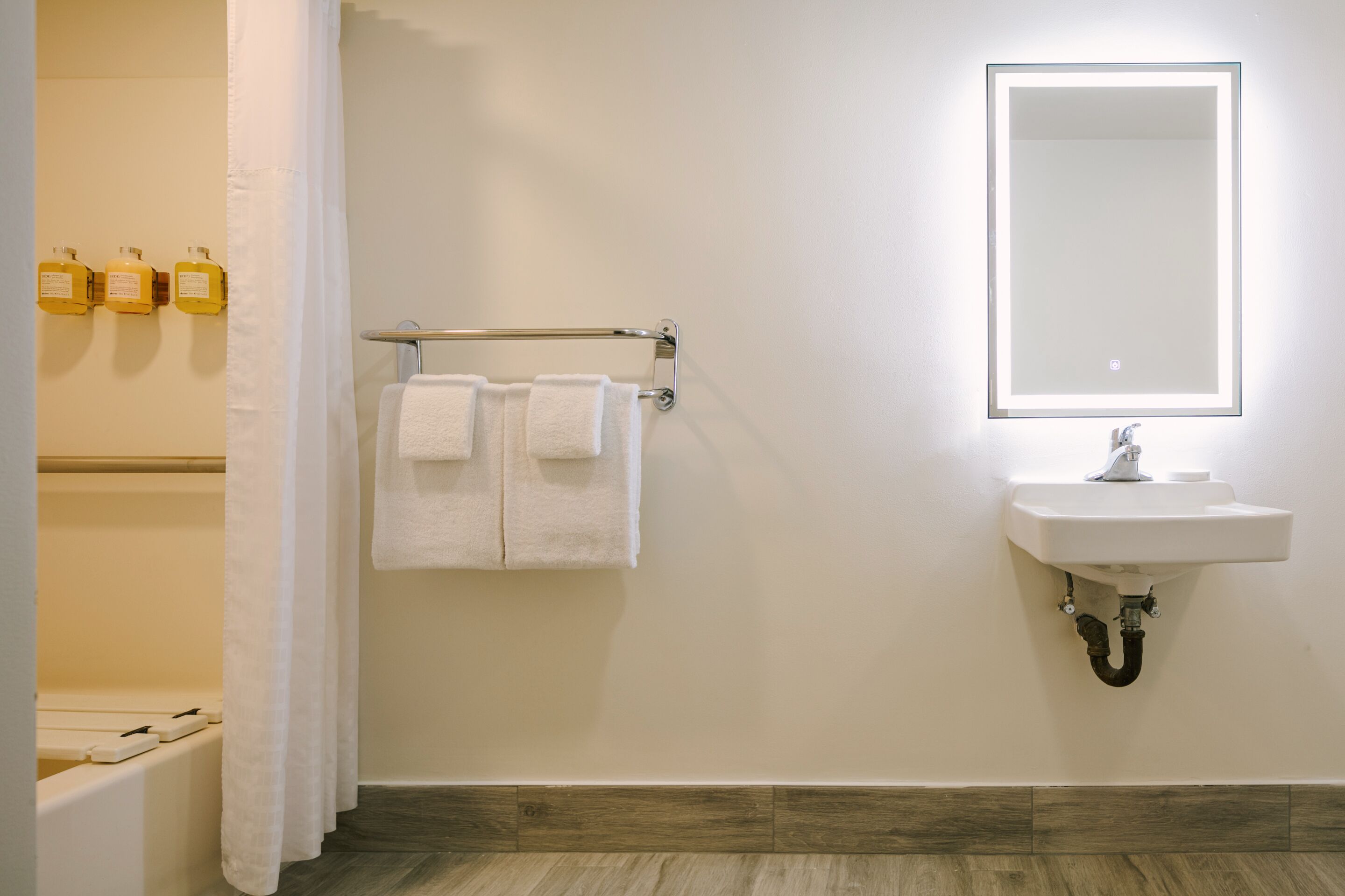 Sonder Solarena | Accessible Queen Room