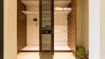 Habitación ejecutiva, balcón | Armario
