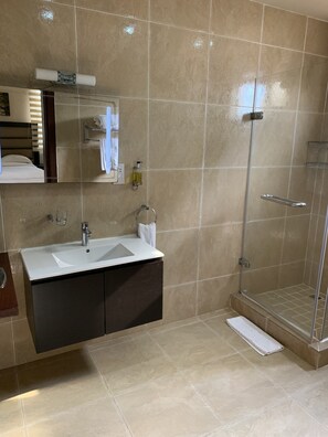 Bathroom - Lodge by Eagles (Sekondi-Takoradi)