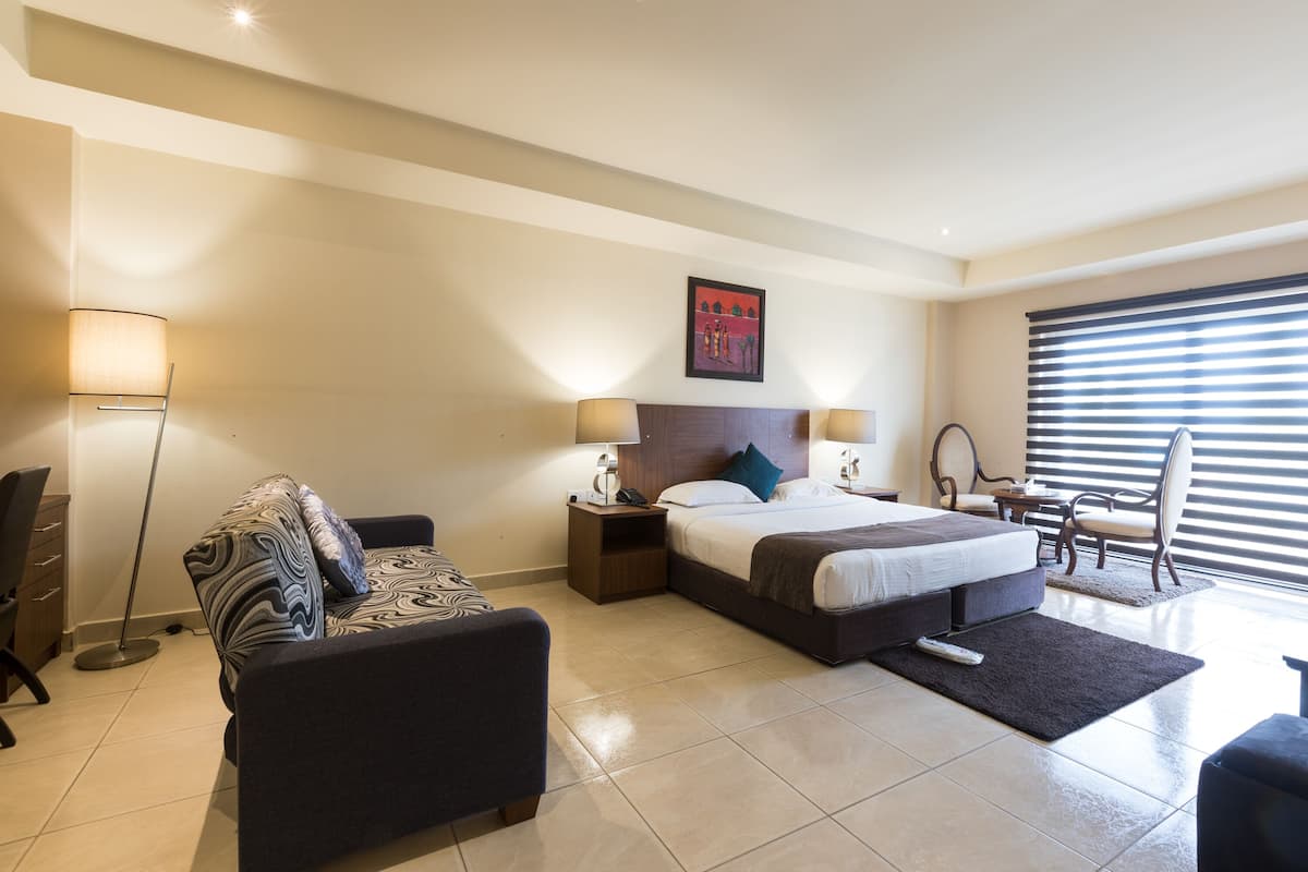 Superior Room, Balcony | Peti besi dalam bilik, meja, ruang kerja komputer riba, kalis bunyi 