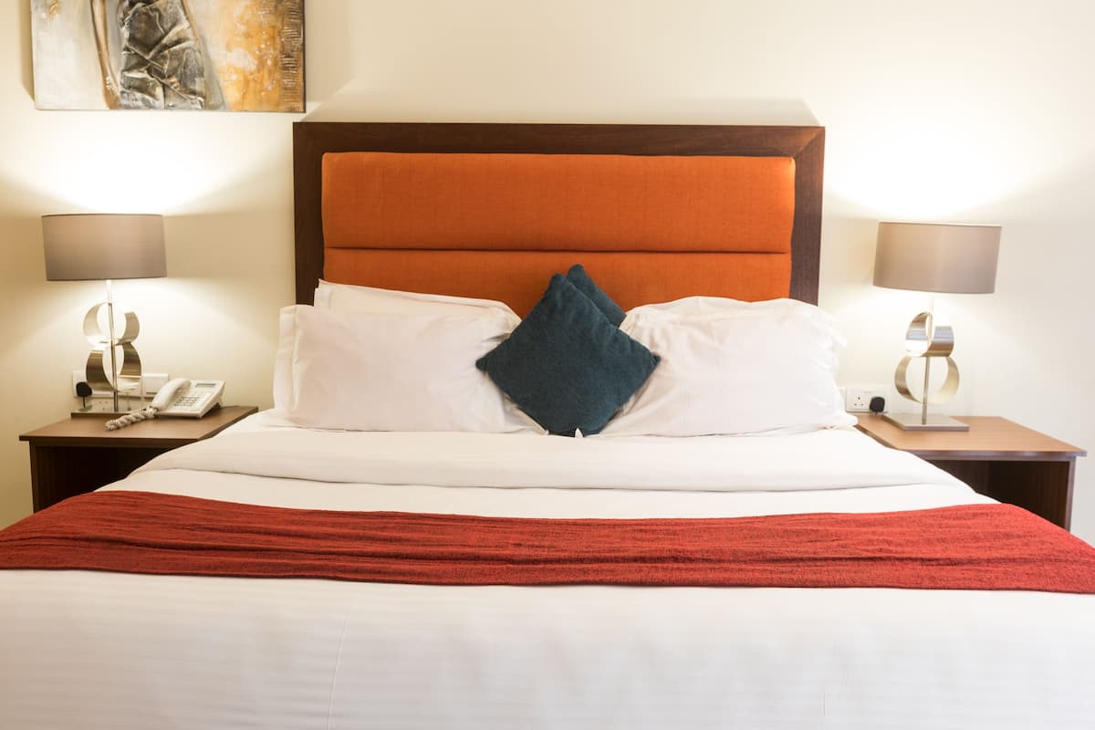Deluxe Room | Peti besi dalam bilik, meja, ruang kerja komputer riba, kalis bunyi 