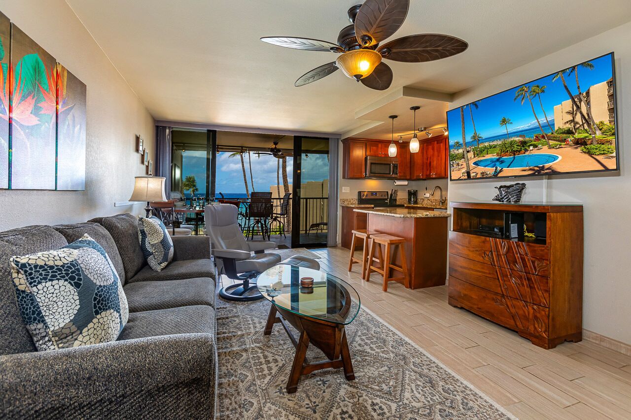 #411 Sophisticatedly beachy, updated top floor VIEW condo!